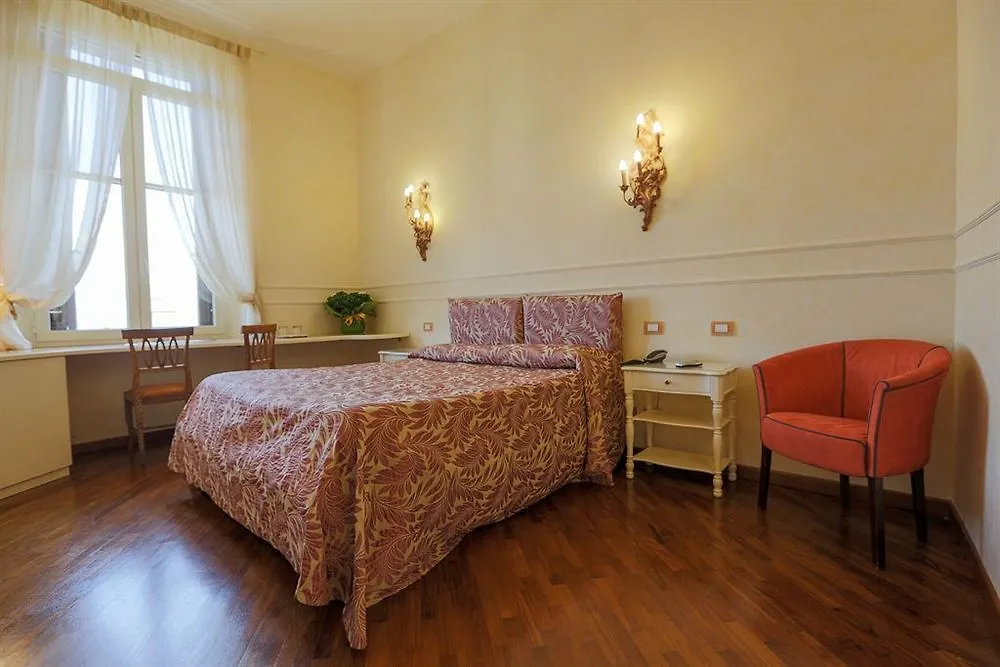 Hotel Aurora Florence 3*,  Italy